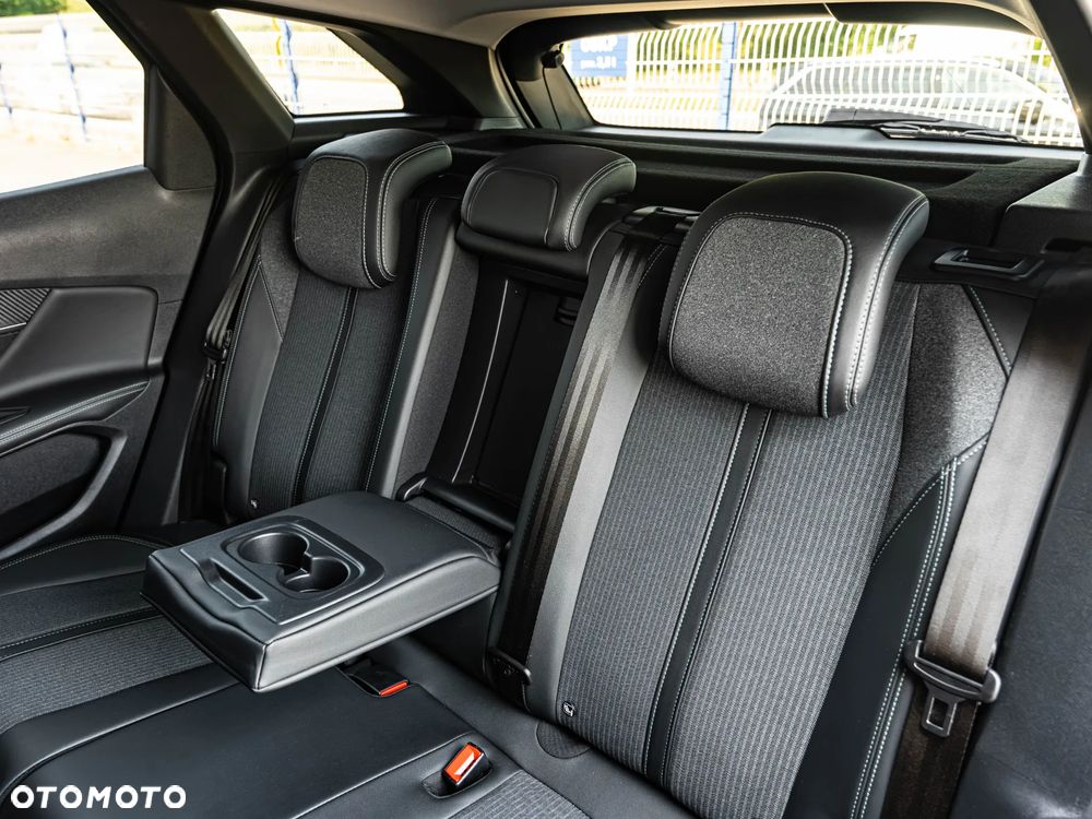 Peugeot 3008 1.5 BlueHDi Allure Pack S&S EAT8 - 23