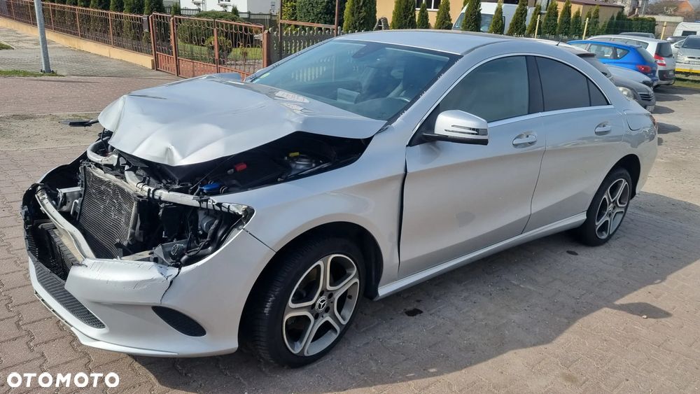 Mercedes-Benz CLA 200 d 7G-DCT UrbanStyle Edition - 14