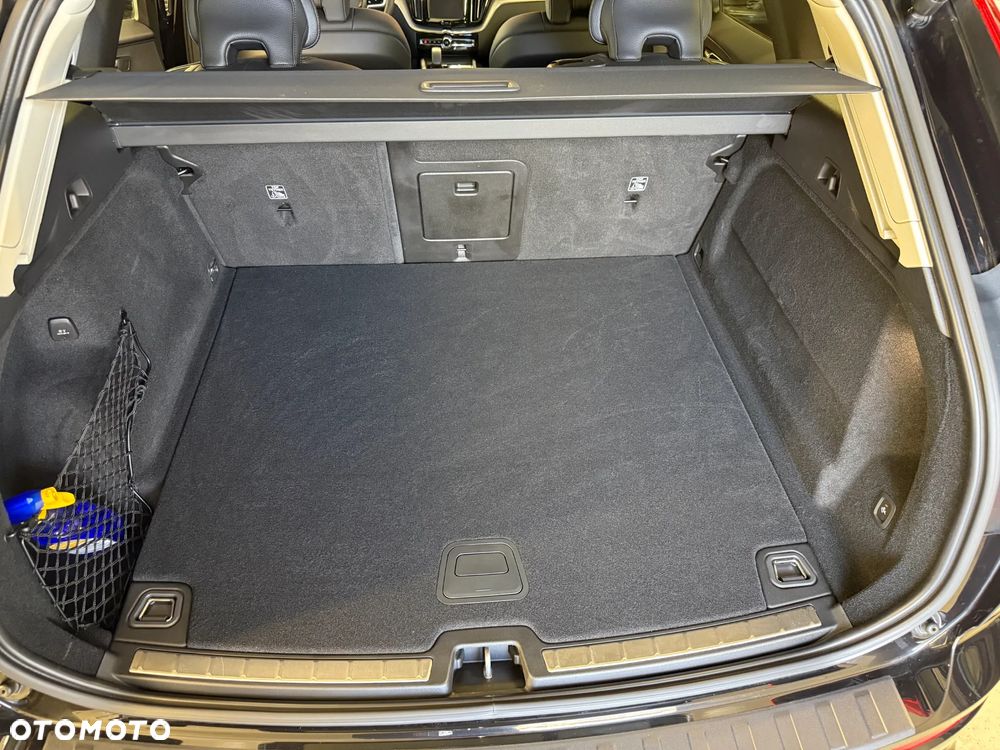 Volvo XC 60 B4 D AWD Geartronic Momentum Pro - 40