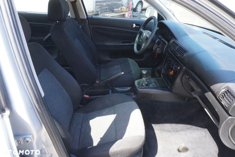 Volkswagen Passat - 11
