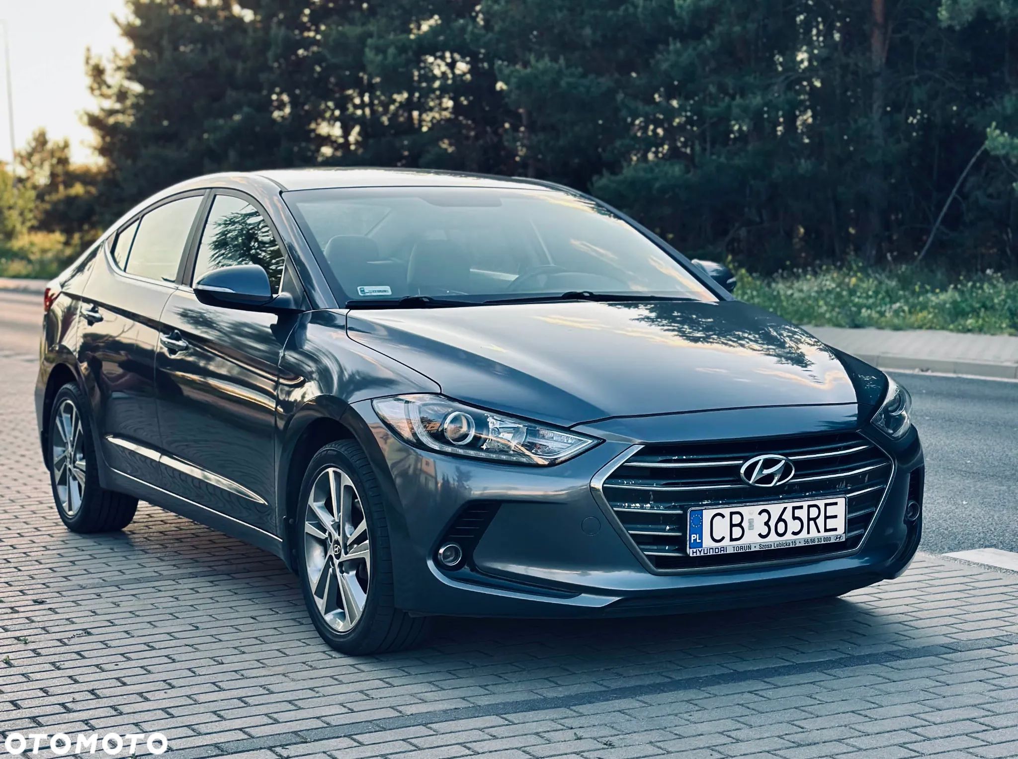Hyundai Elantra - 1