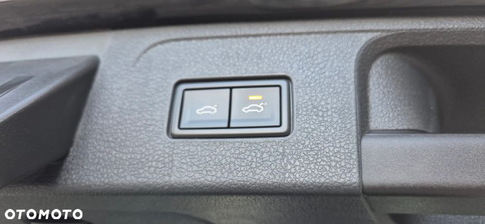 Volkswagen Passat Variant 2.0 TDI 4Mot Elegance DSG - 28