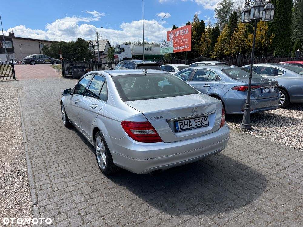 Mercedes-Benz Klasa C 180 CGI BlueEff Avantgarde - 35