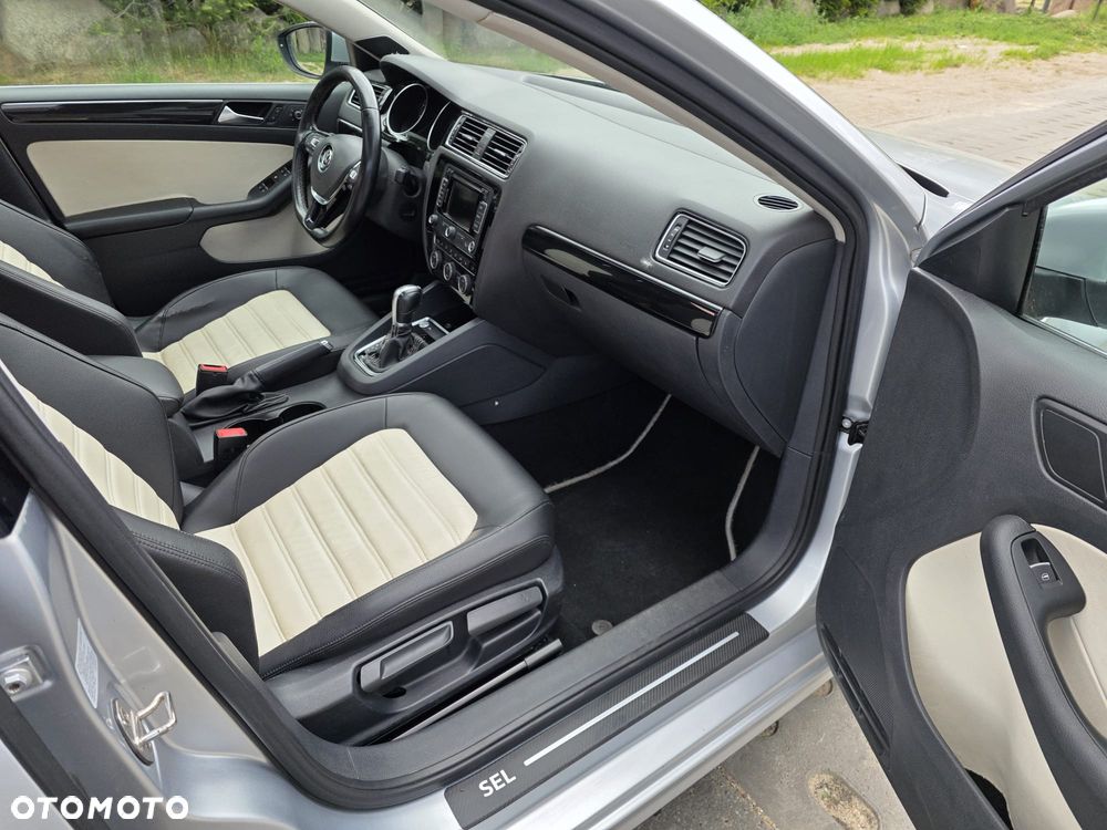 Volkswagen Jetta 1.8T SE - 14