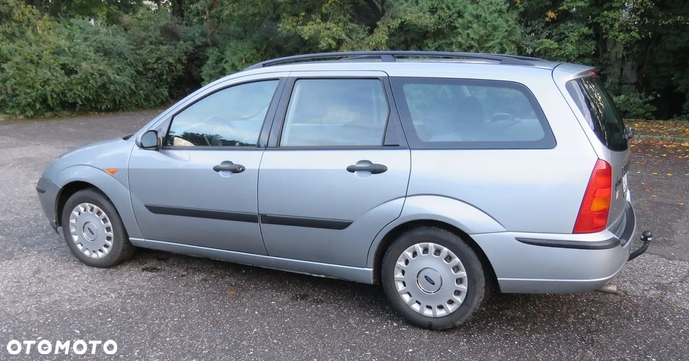 Ford Focus 1.8 Trend - 9