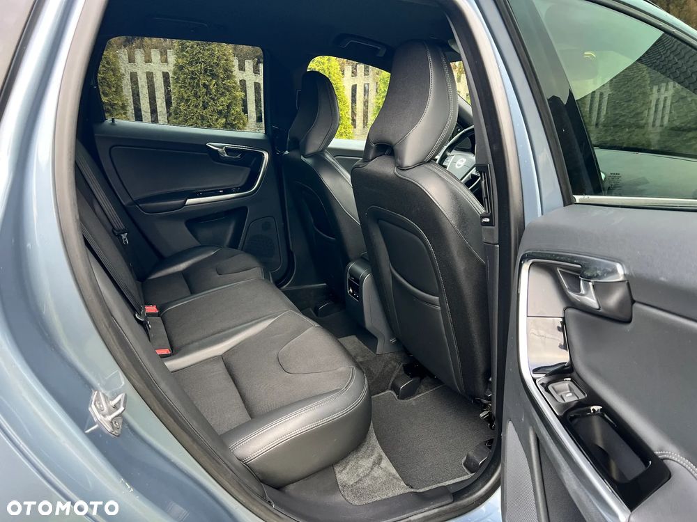 Volvo XC 60 D3 Geartronic Momentum - 19