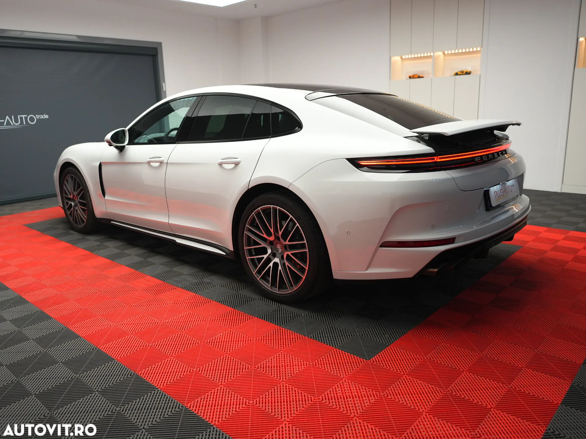 Porsche Panamera Standard - 4