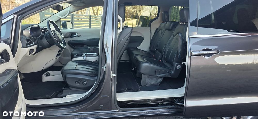 Chrysler Pacifica - 28