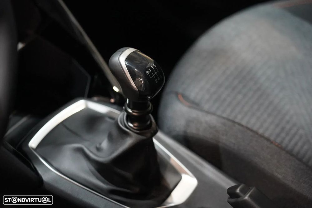 Peugeot 208 - 28