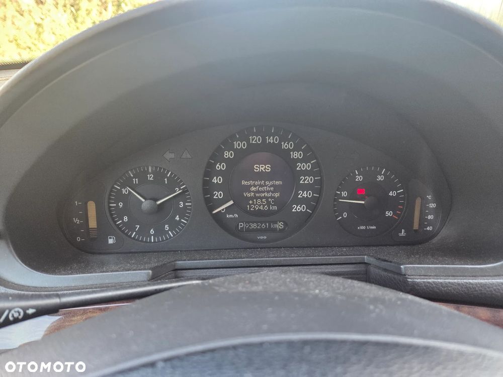 Mercedes-Benz E-Class 2004 photo 3