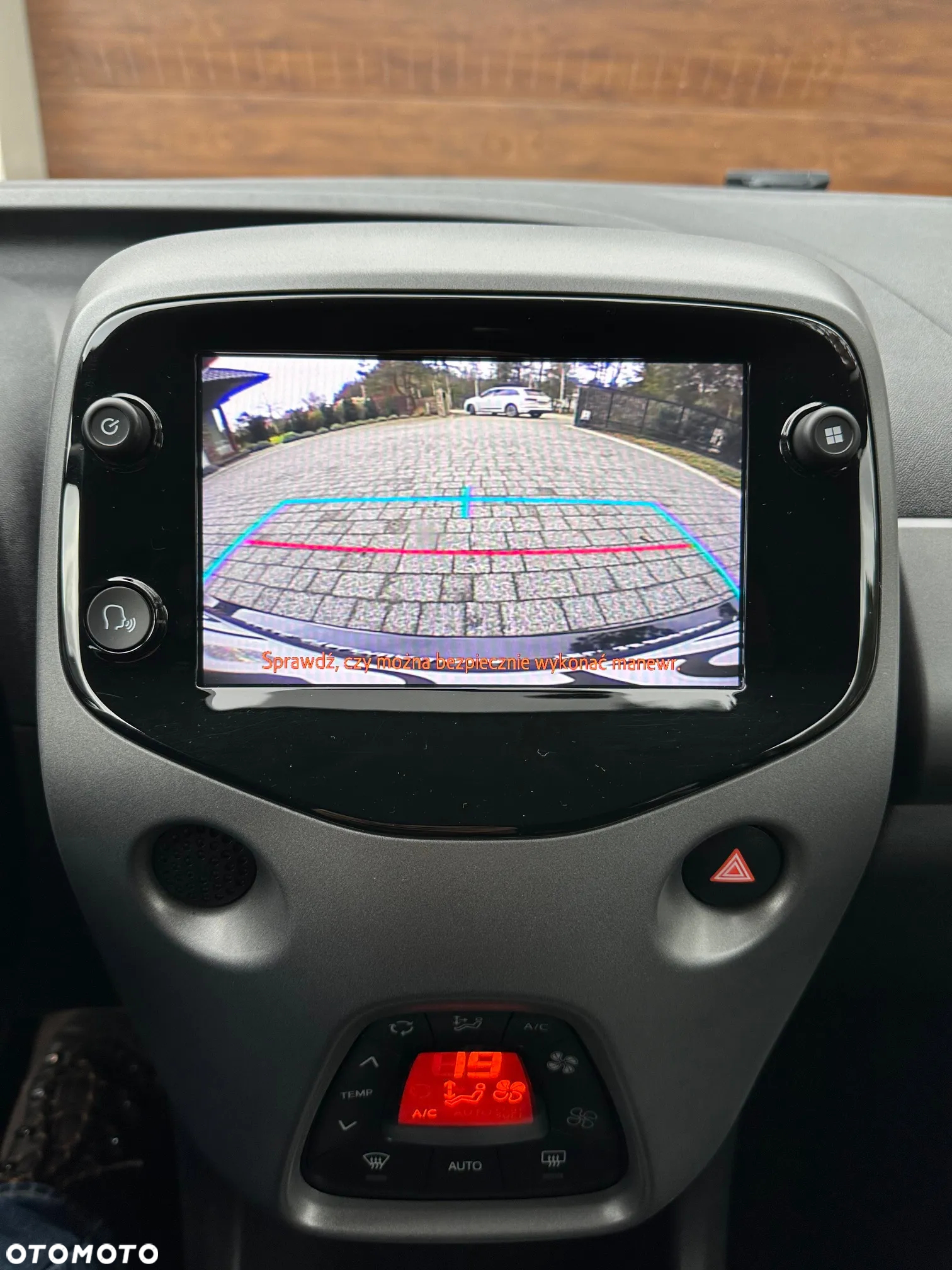 Toyota Aygo x-clusiv - 23