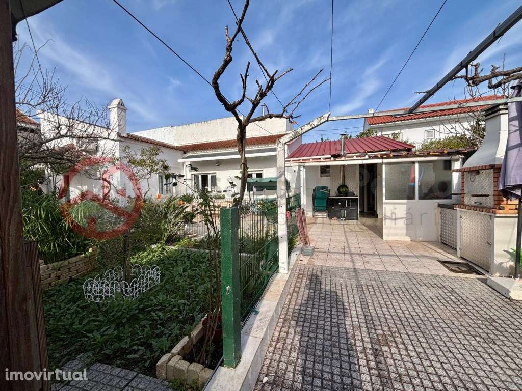 Moradia T2 com anexo, zona de lazer, na Charneca da Caparica - Grande imagem: 2/26