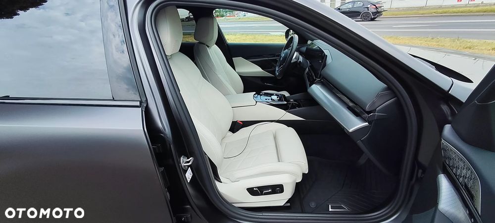 BMW i5 83.9kWh M60 xDrive - 10