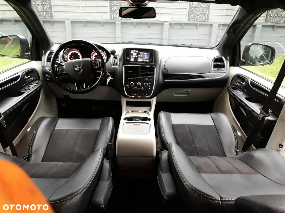 Dodge Grand Caravan - 25