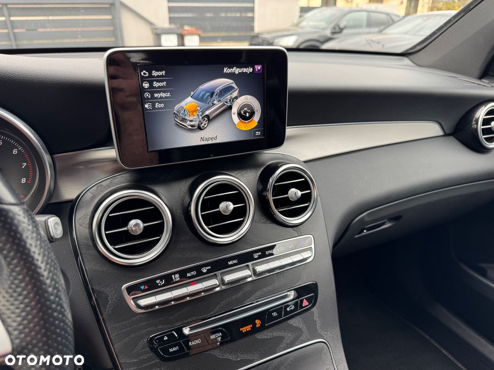 Mercedes-Benz GLC 250 4Matic 9G-TRONIC AMG Line - 38