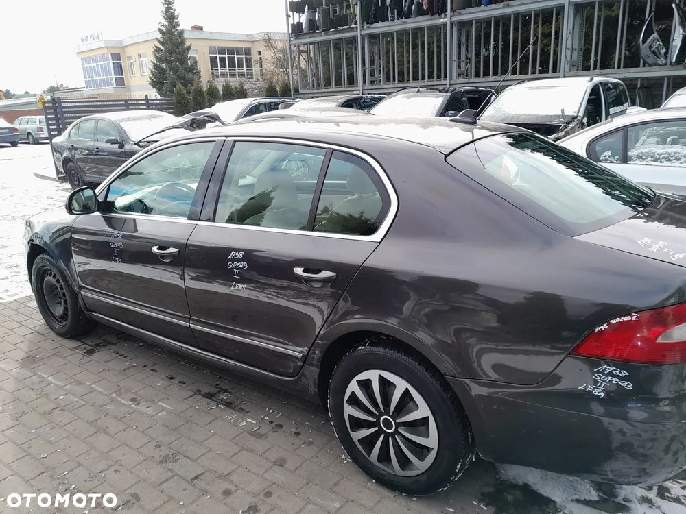 SKODA SUPERB II BŁOTNIK LEWY TYLNY LEWY TYŁ ĆWIARA ĆWIARTKA SEDAN KOLOR: LF8M - 1