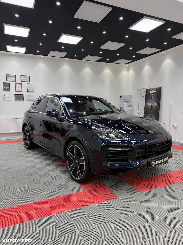 Porsche Cayenne - 1