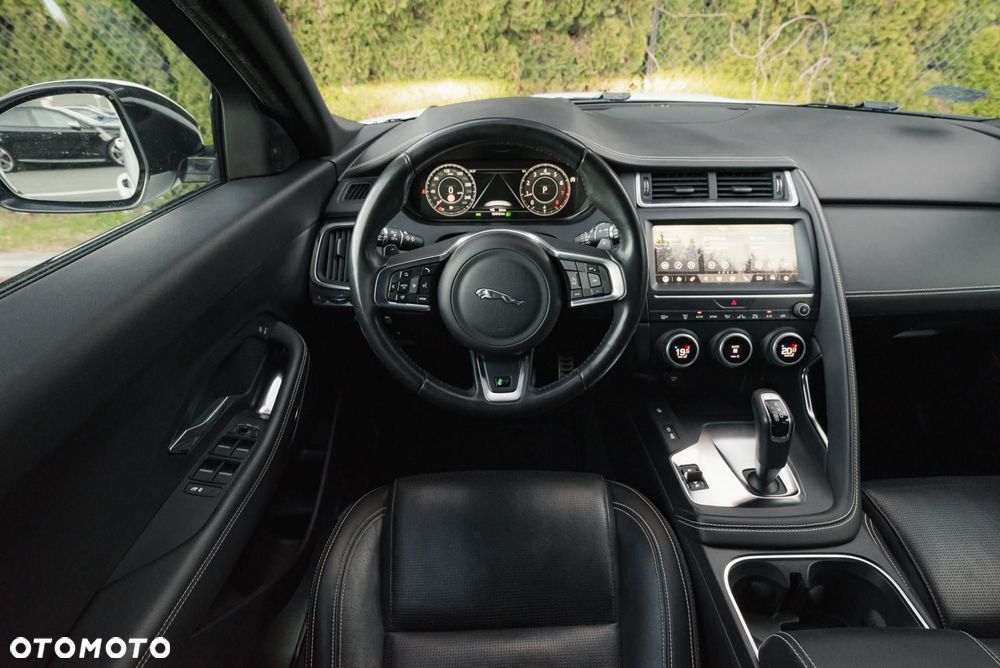 Jaguar E-Pace - 12