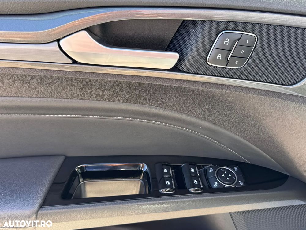 Ford Mondeo 2.0 HEV Titanium - 12