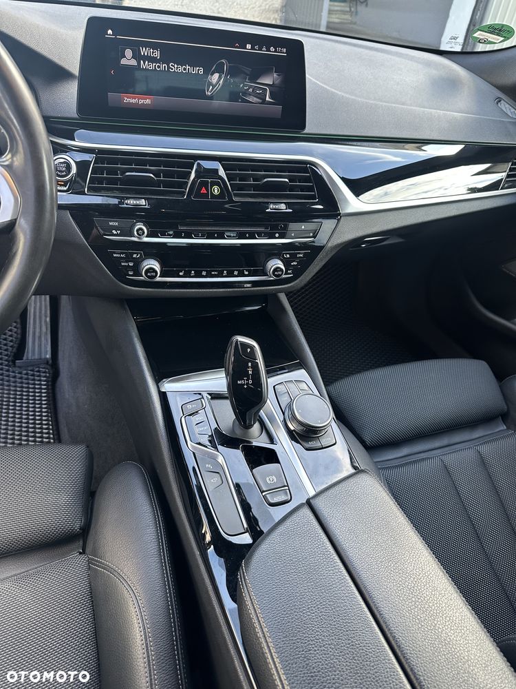 BMW Seria 5 520d Sport Line - 10