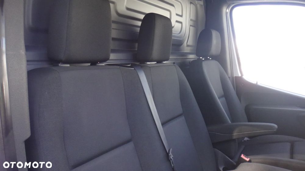 Mercedes-Benz SPRINTER - 11