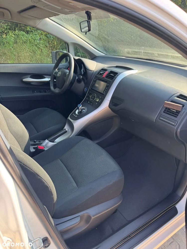 Toyota Auris 1.8 HSD Luna - 19