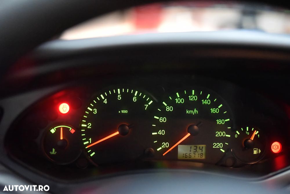 Ford Focus 1.6 Futura - 8