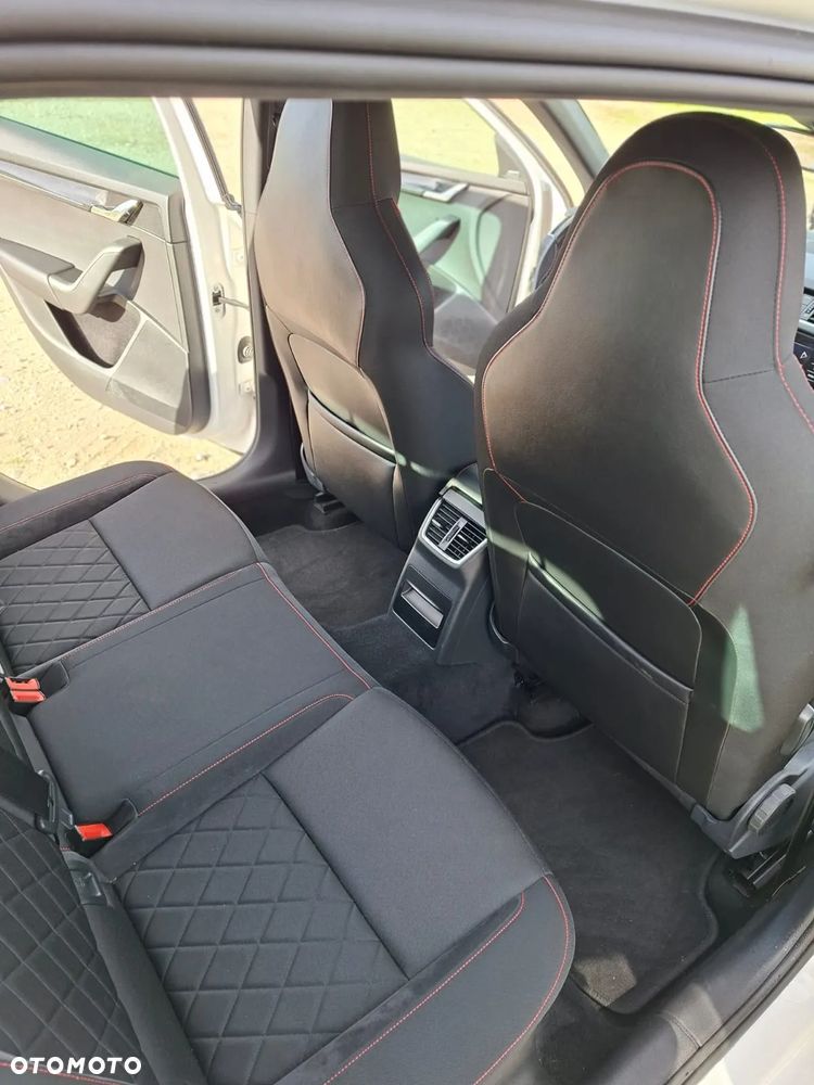Skoda Octavia Combi 2.0 TDI DSG RS - 12