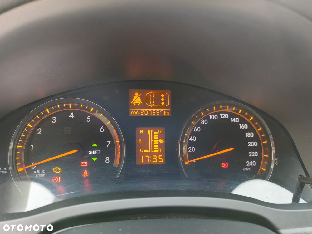 Toyota Avensis 2.0 Sol plus - 24