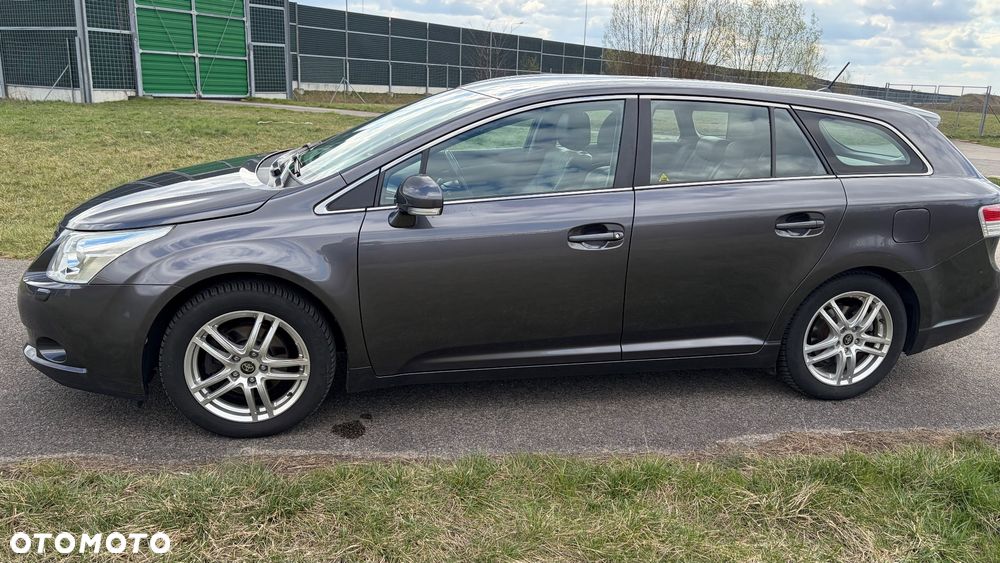 Toyota Avensis 2.0 Executive - 7