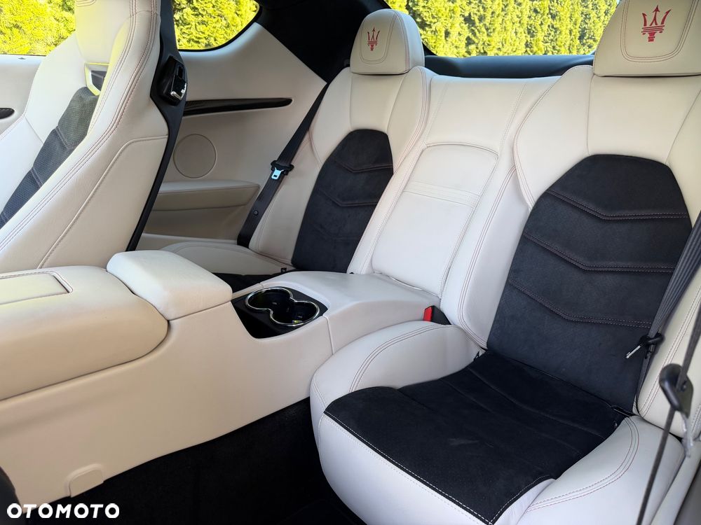 Maserati GranTurismo S Automat - 27
