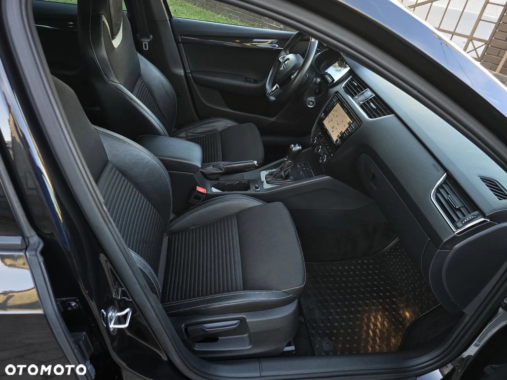 Skoda Octavia 2.0 TDI DSG RS - 17