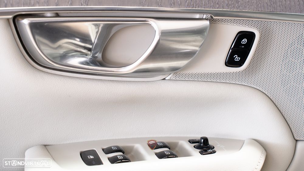 Volvo XC 90 T8 AWD Recharge Geartronic Inscription - 17