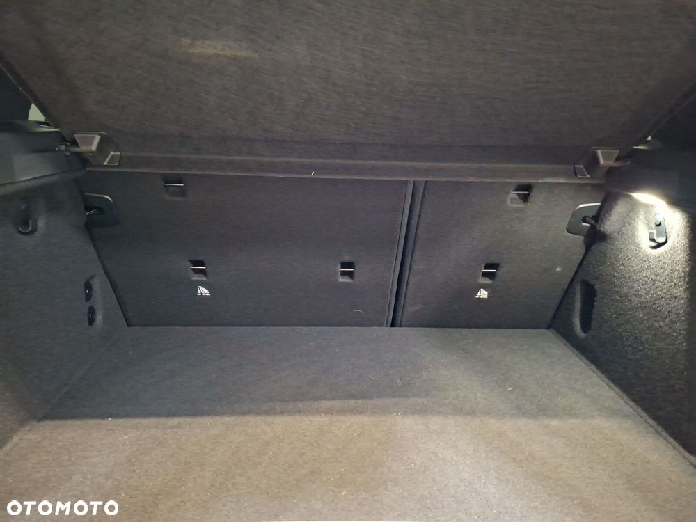 BMW Seria 1 120 mHEV - 19