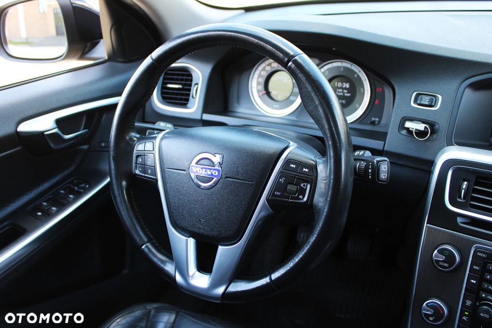 Volvo V60 D5 Summum - 16