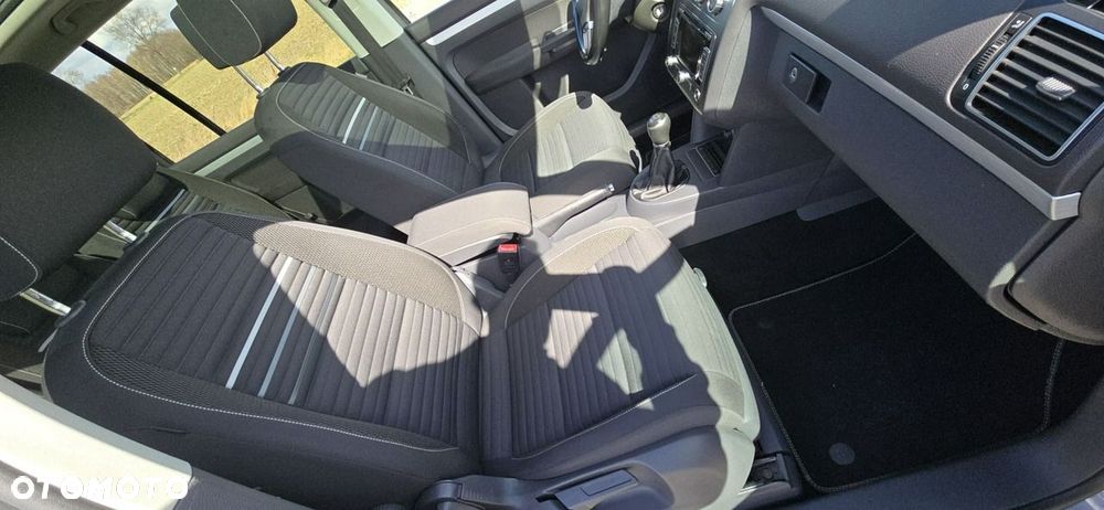 Volkswagen Touran - 20