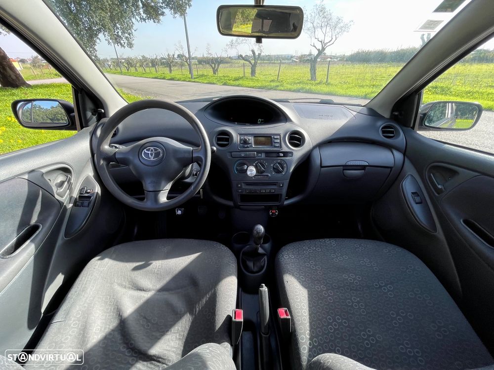 Toyota Yaris 1.0 Sol - 10
