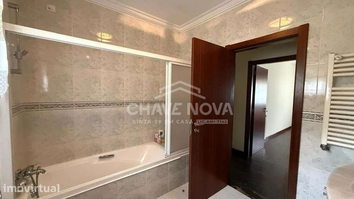 Moradia T3 de 4 frentes, com terreno de 3070m² - Grijó - Grande imagem: 4/44