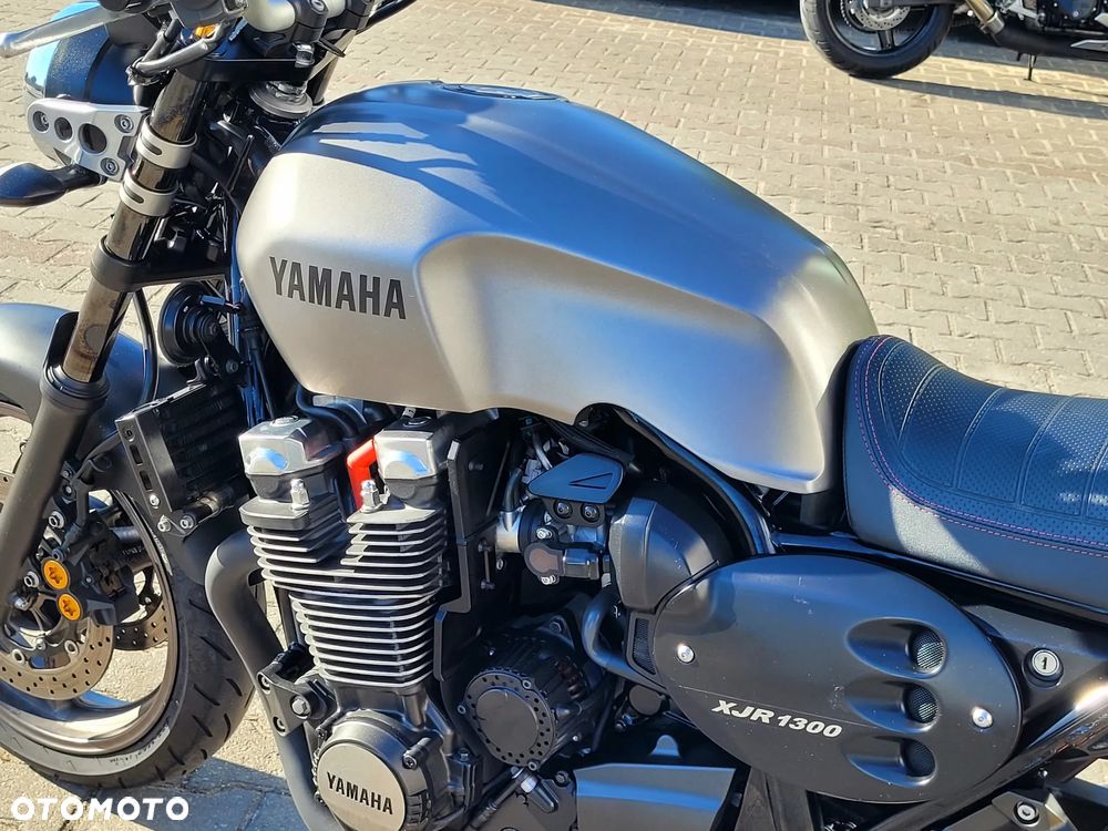 Yamaha XJR - 8