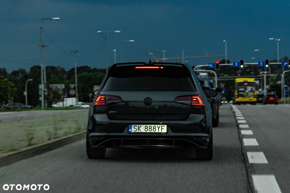Volkswagen Golf - 6