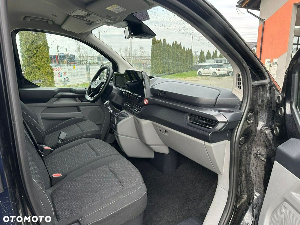 Ford Tourneo Custom - 16