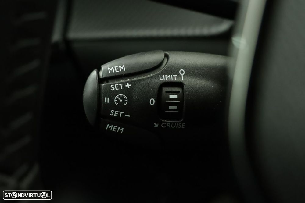 Peugeot 208 1.2 Allure - 19