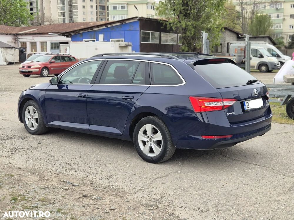 Skoda Superb 2.0 TDI DSG Ambition - 2