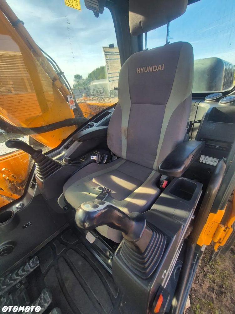 Hyundai EXCAVATOR  ROBEX 260 NLC-9A R260LC - 9
