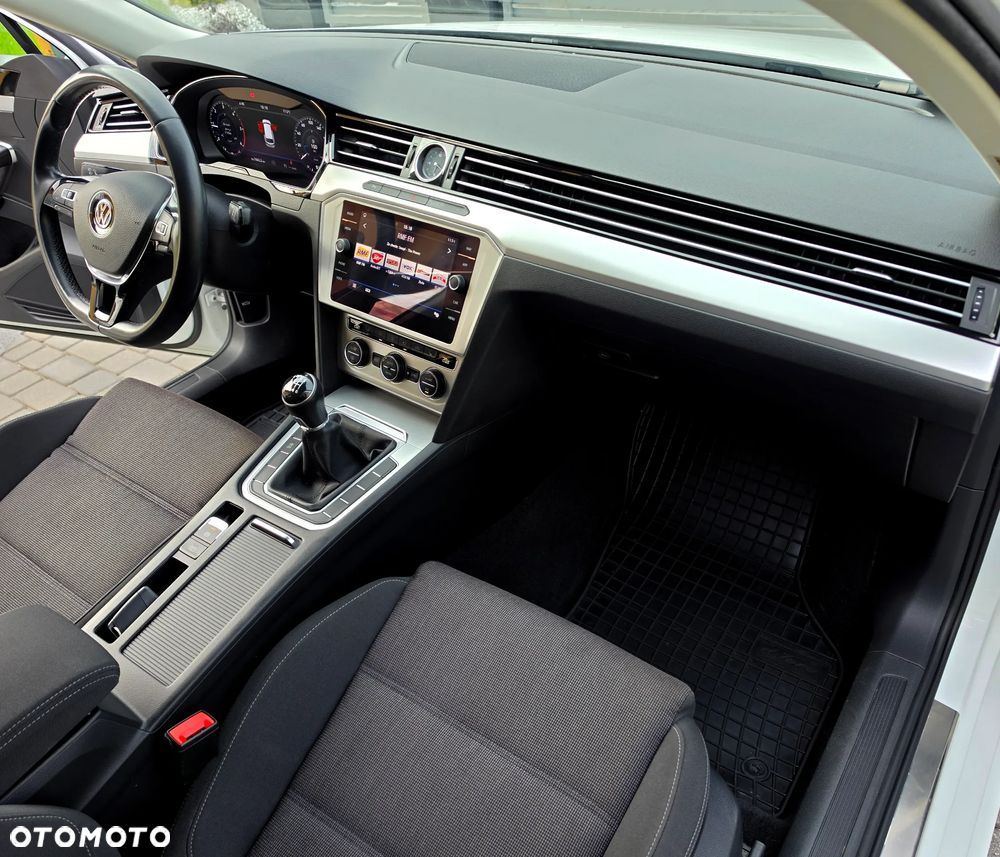 Volkswagen Passat - 26
