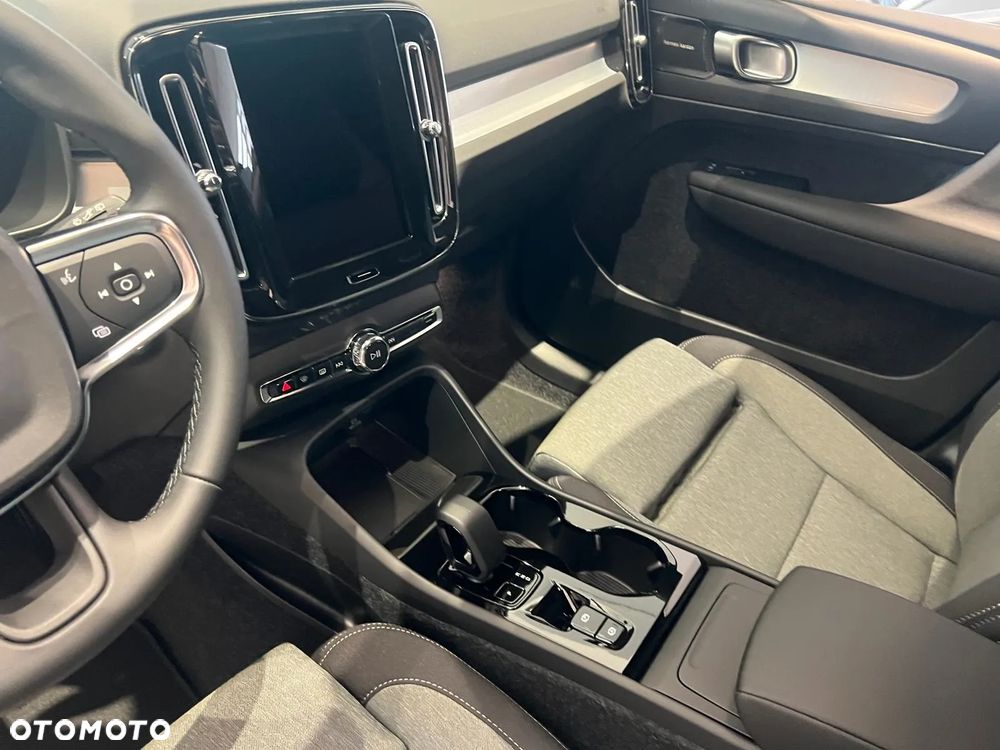 Volvo XC 40 B4 B AWD DKG Plus Dark - 21
