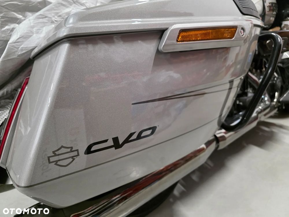Harley-Davidson CVO Street Glide - 4