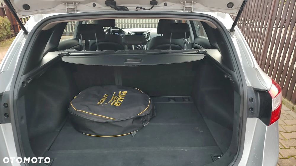 Hyundai i30 1.6 Classic + - 11