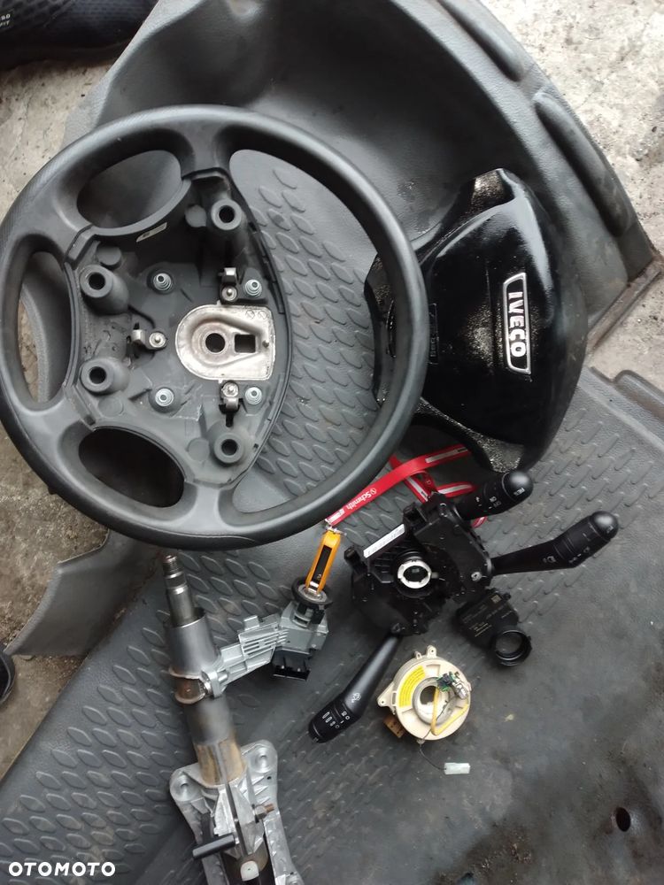 Iveco 3,0 CNG F1CE0441A osprzęt silnika 2013r, kabina szkielet ,  wał napędowy pół resory poduszki , koła z ładnymi oponami , sterowniki silnika i inne części - 23