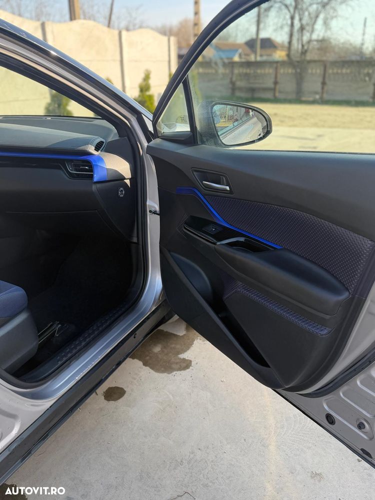 Toyota C-HR 1.8 HSD 4x2 CVT C-ult - 11